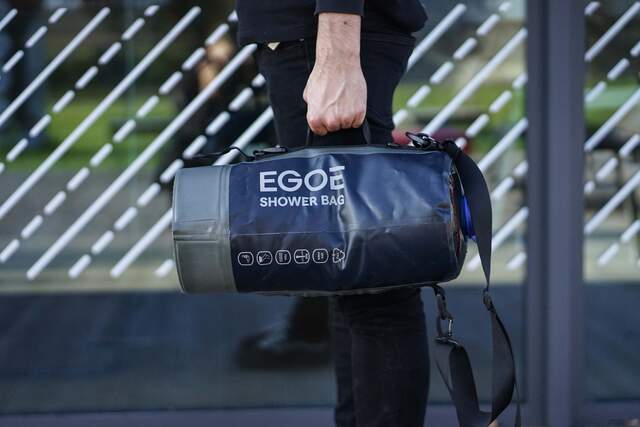 Water bag with pressure showerhead